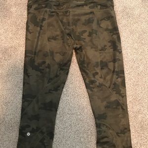 Lululemon camo workout Capri - size 10